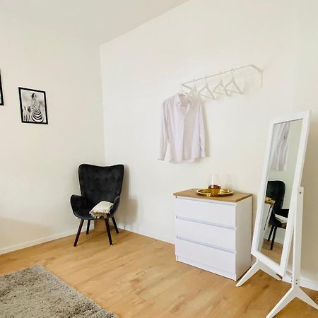 Stilvolles Apartment In Zentraler Lage - Smart-Tv, Queensize-Bett, Altbaustil, Kueche In City-Naehe Erfurt Extérieur photo