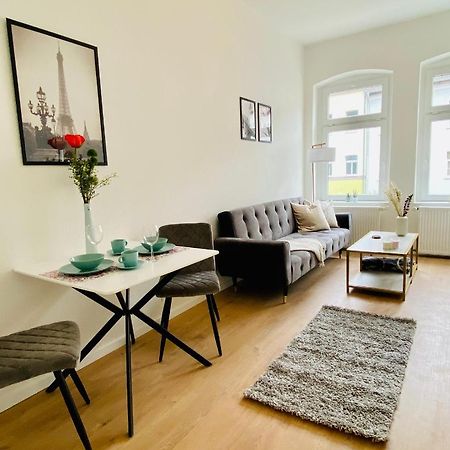 Stilvolles Apartment In Zentraler Lage - Smart-Tv, Queensize-Bett, Altbaustil, Kueche In City-Naehe Erfurt Extérieur photo